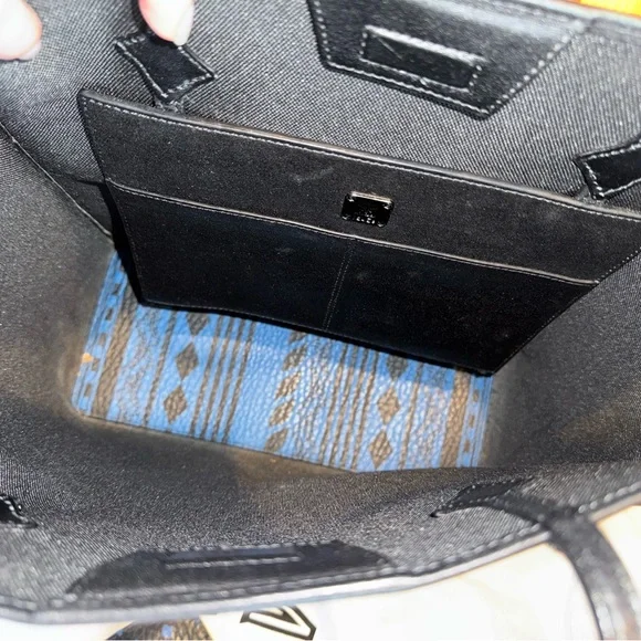 MCM Kira Baroque Print Tote l - Picture 7 of 9